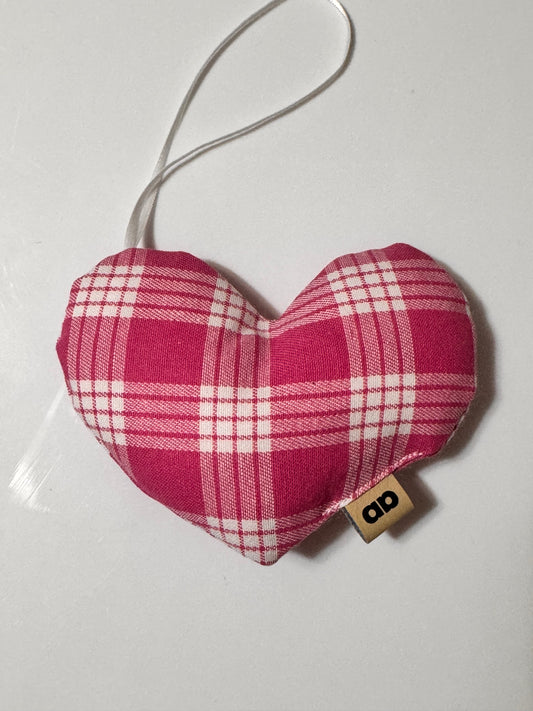 Pink Palaka ornament pu’uwai “heart ornament ”