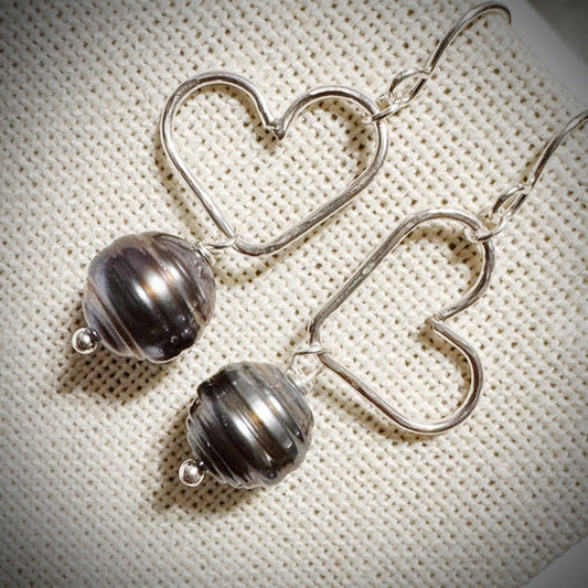Tahitian pearl silver pu’uwai earring