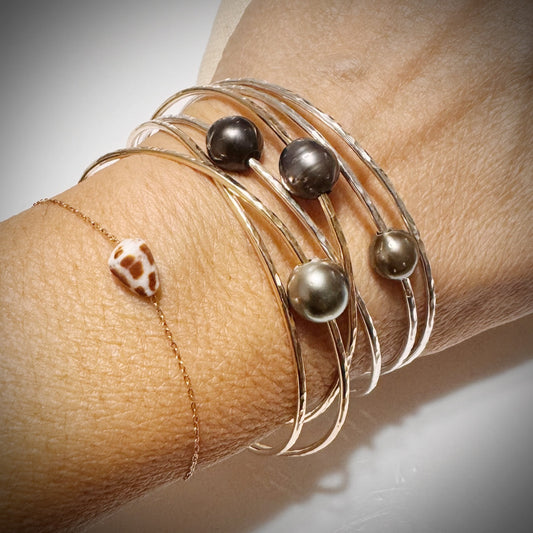 Tahitian pearl gold bangle