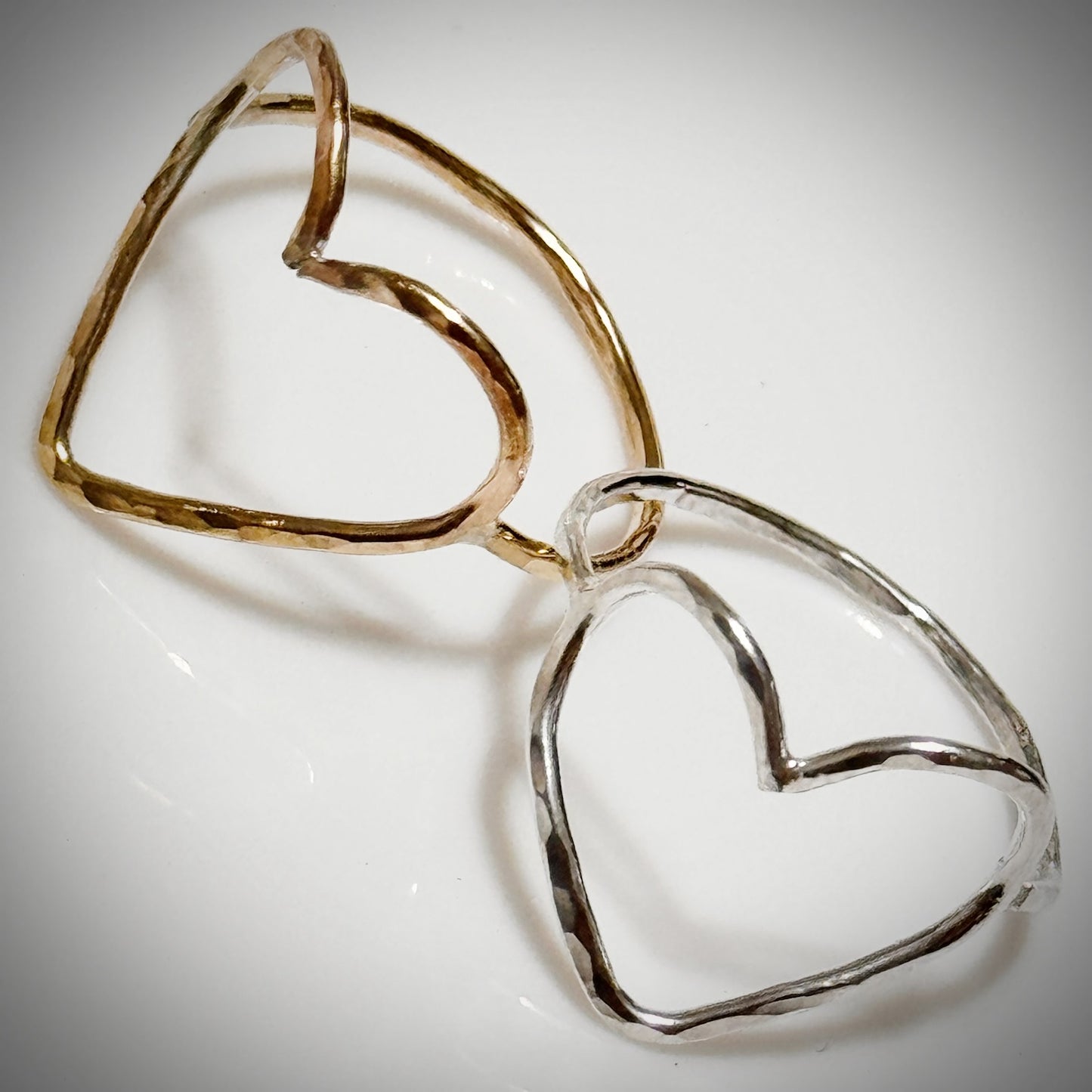 Gold pu’uwai hammered ring