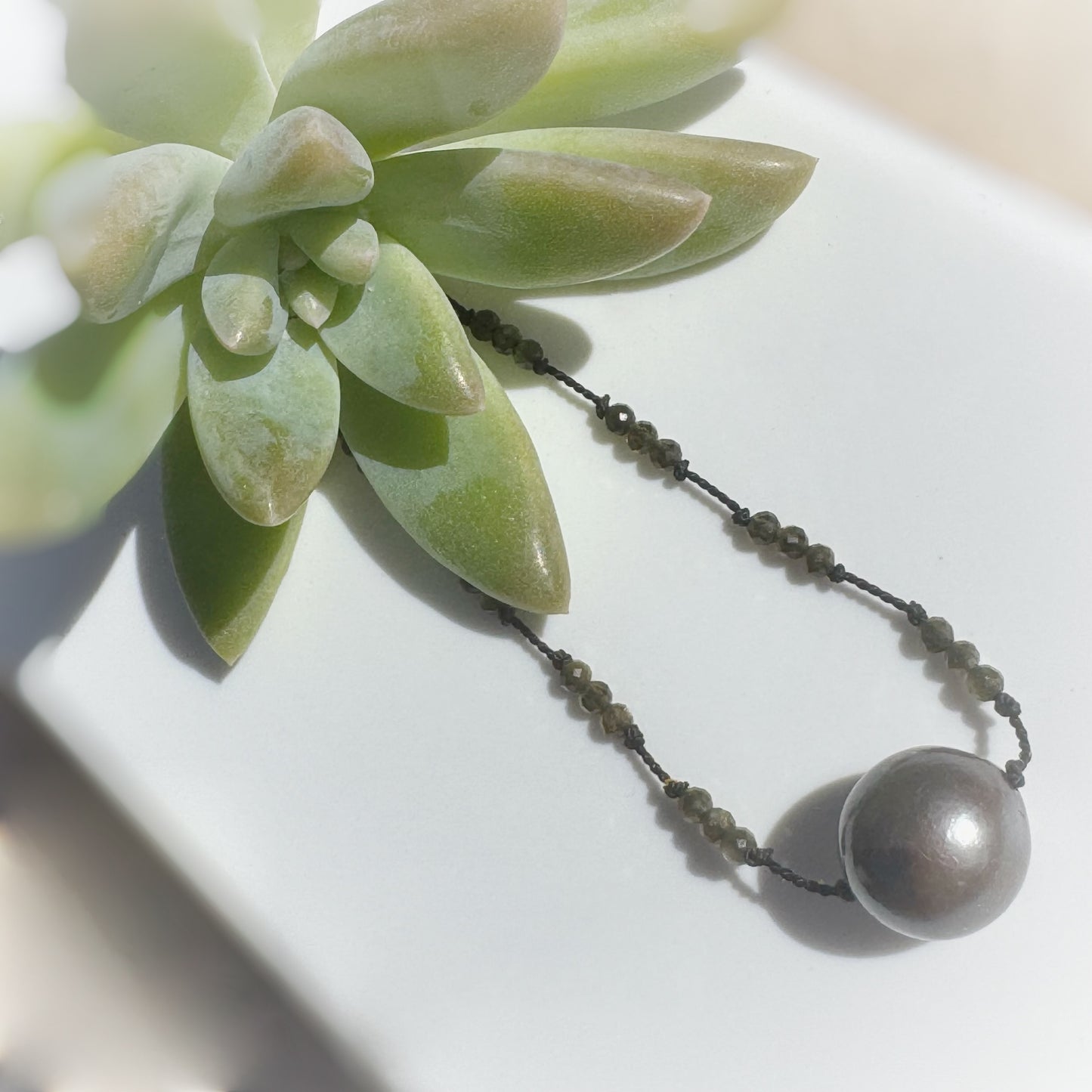 Green Micro crystal freshwater pearl knotted choker