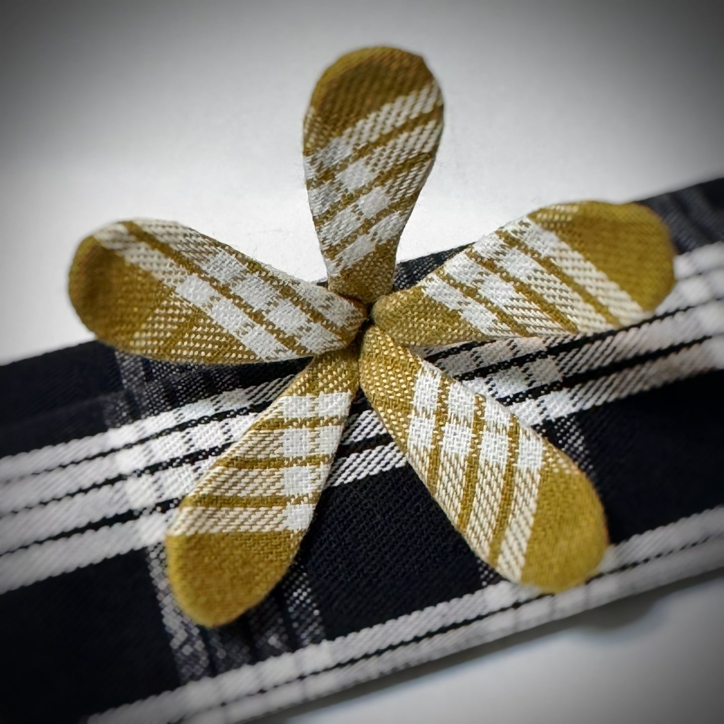 Olive Palaka hair pua pick