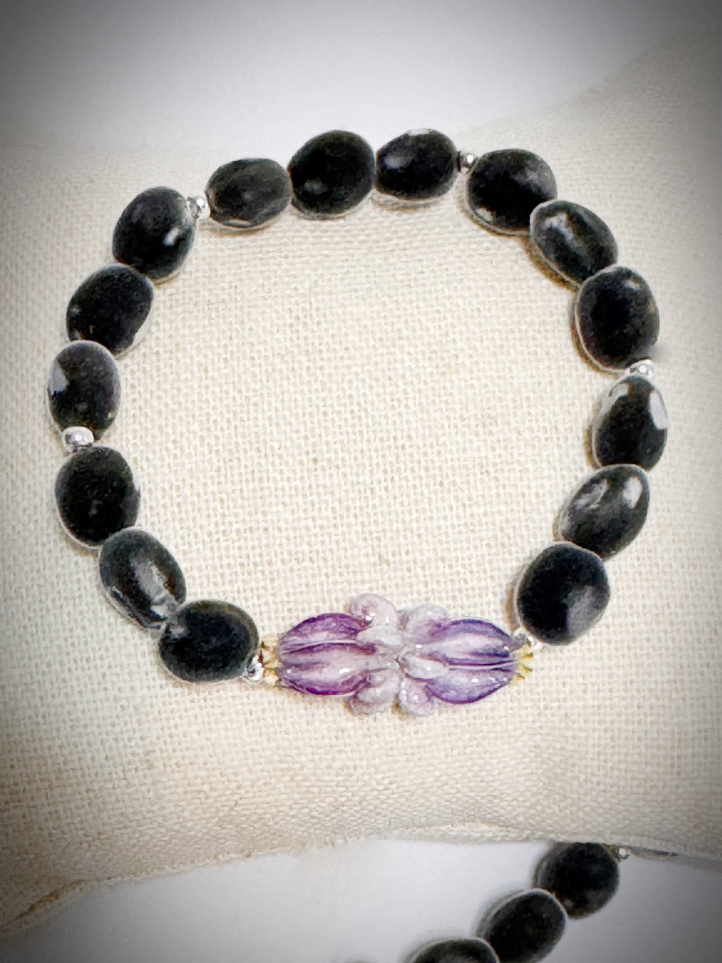 Maui mink seed & double Pua Kalaunu (crown flower) stretch bracelet