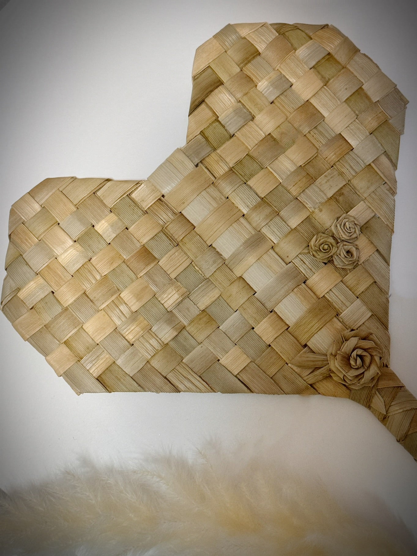 Lauhala haka Peʻahi with rosettes
