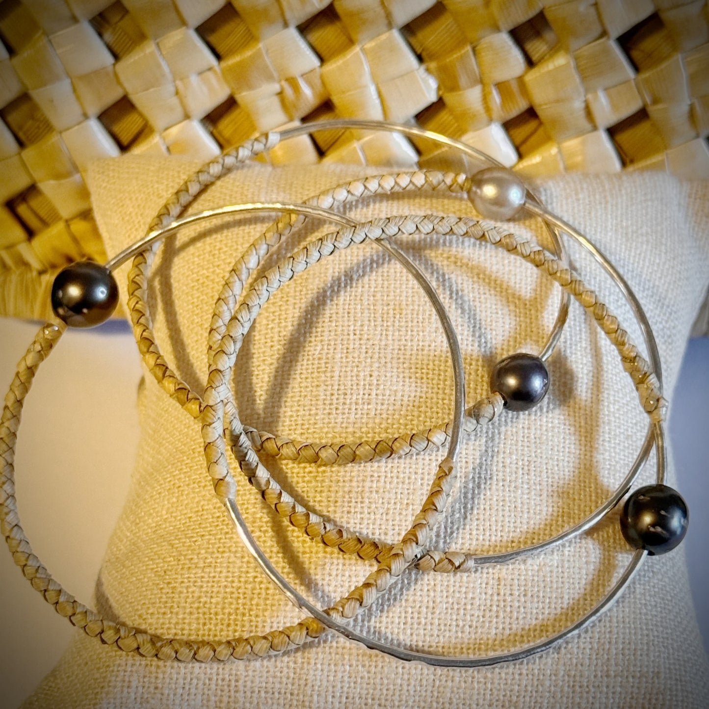 Lauhala lahi woven w/tahitian pearl and 1/2 silver bangle