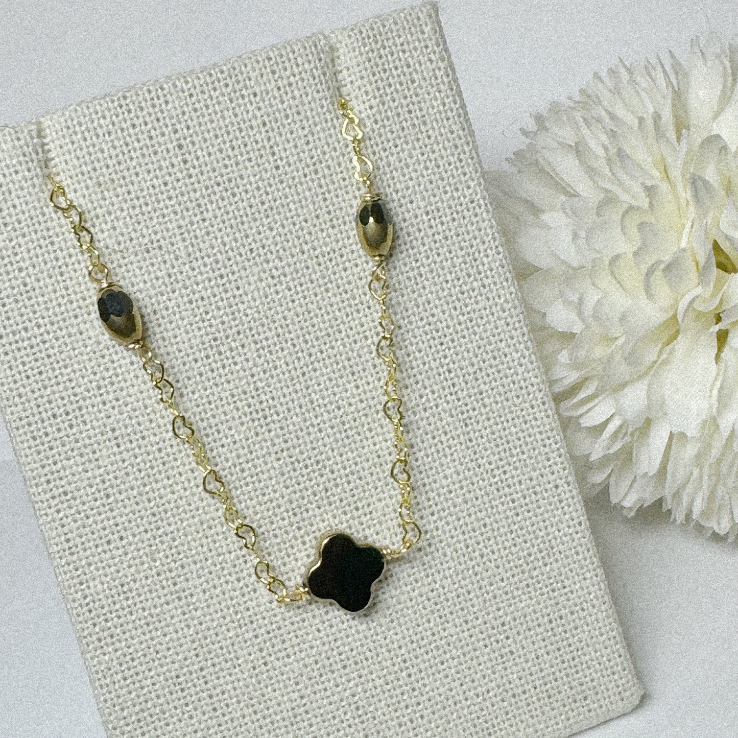 Fancy pua clover pendant on gold heart link chain 7 1/2” bracelet