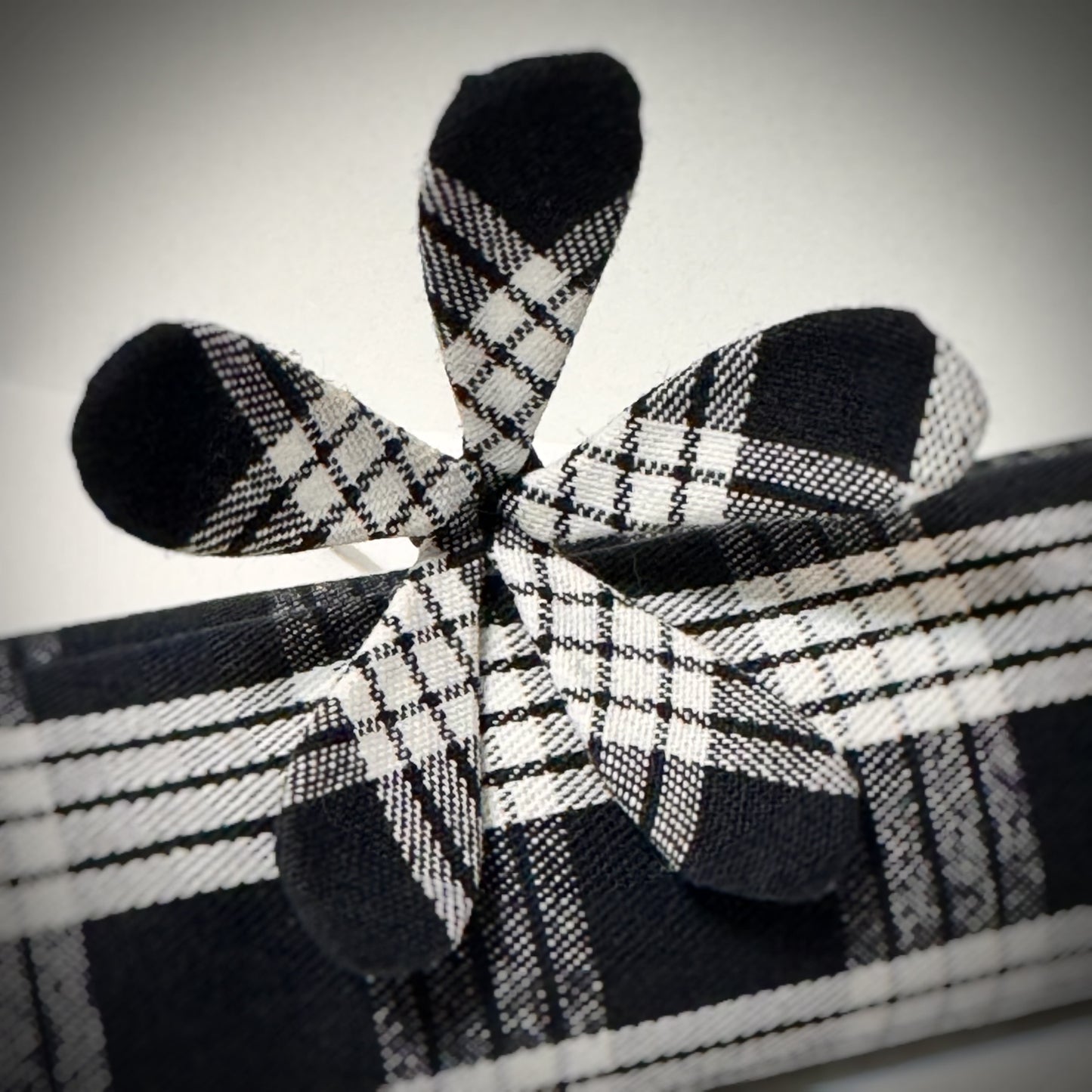 Black Palaka hair pua pick