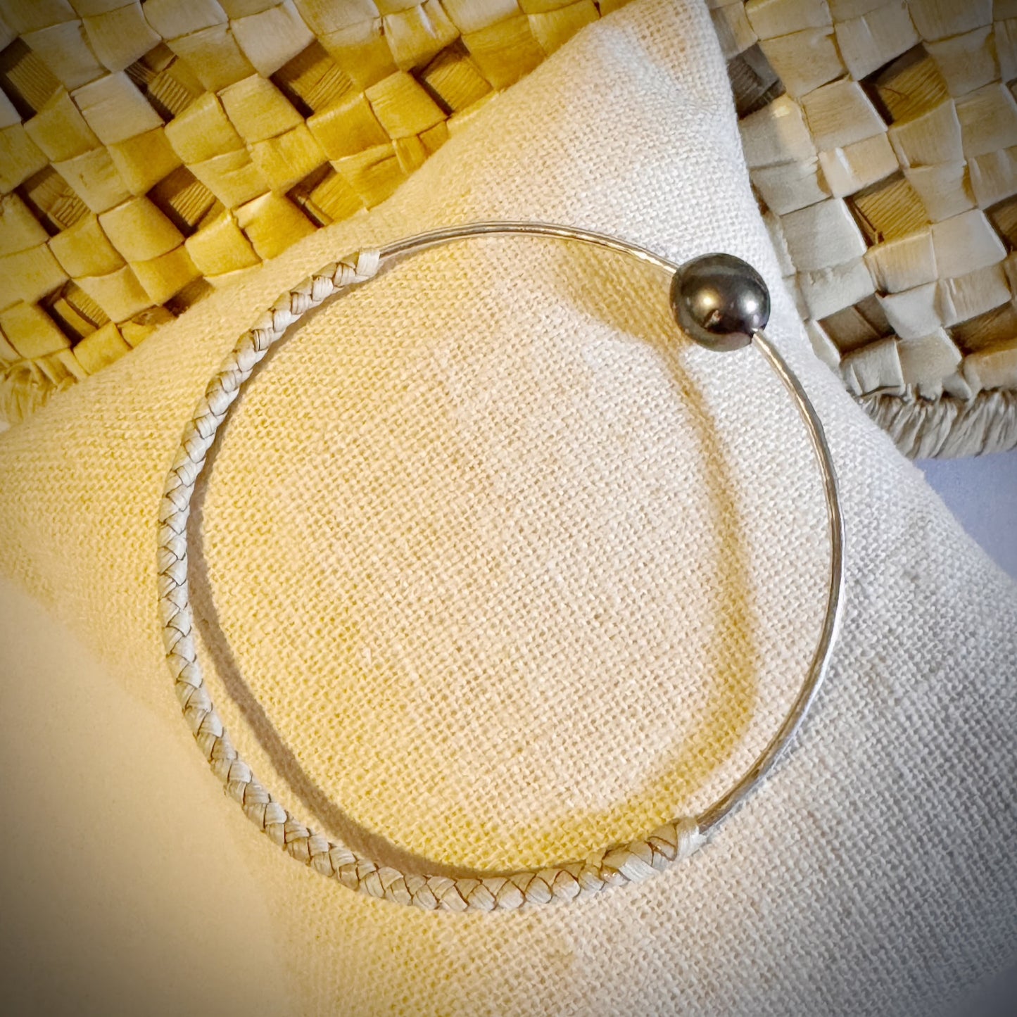 Lauhala lahi woven w/tahitian pearl and 1/2 silver bangle