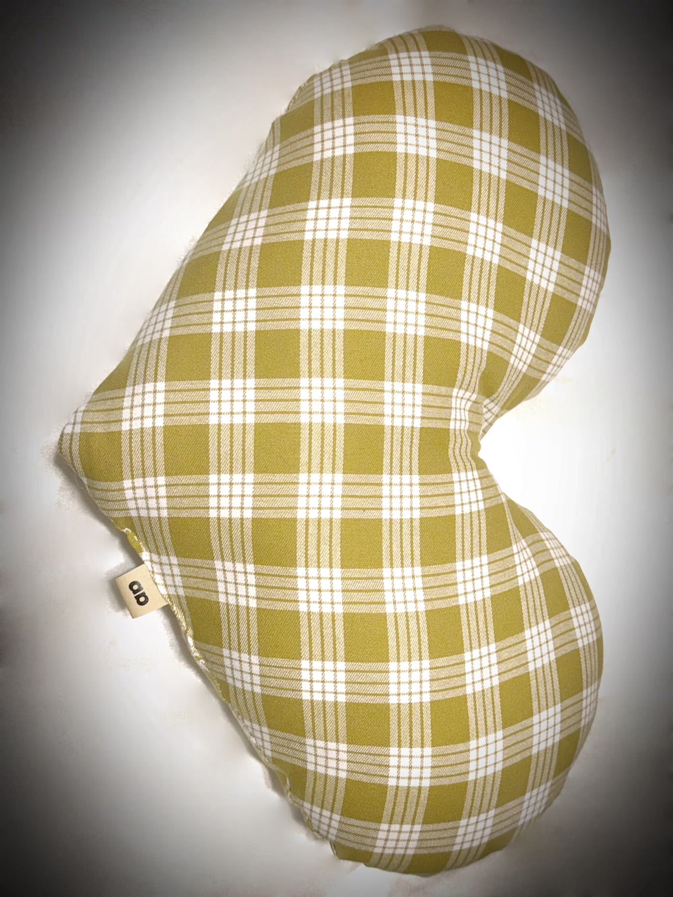 Olive Palaka uluna pu’uwai “heart pillow”