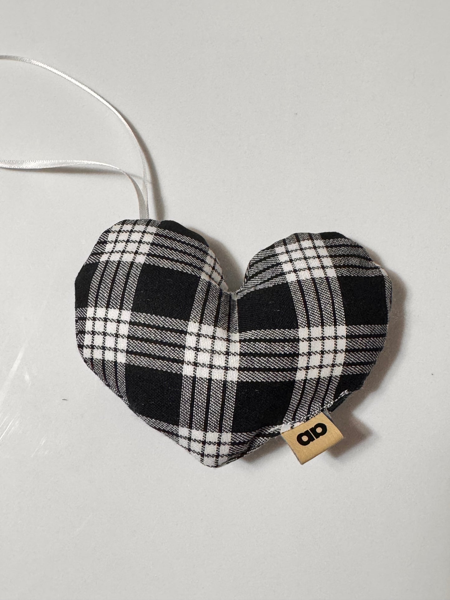 Black Palaka ornament pu’uwai “heart ornament ”