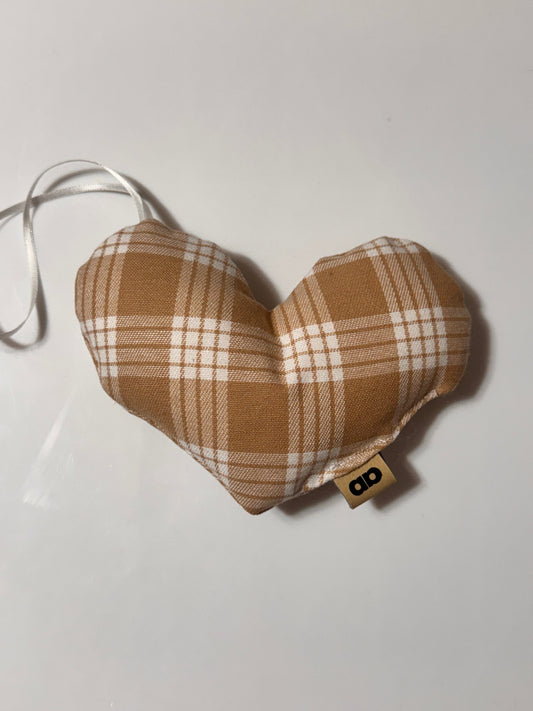 Sand Palaka ornament pu’uwai “heart ornament ”