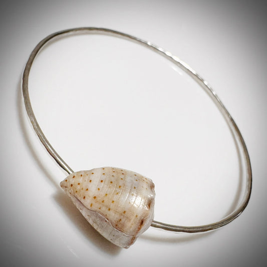 Pastel abbreviated Cone seashell floating bangle