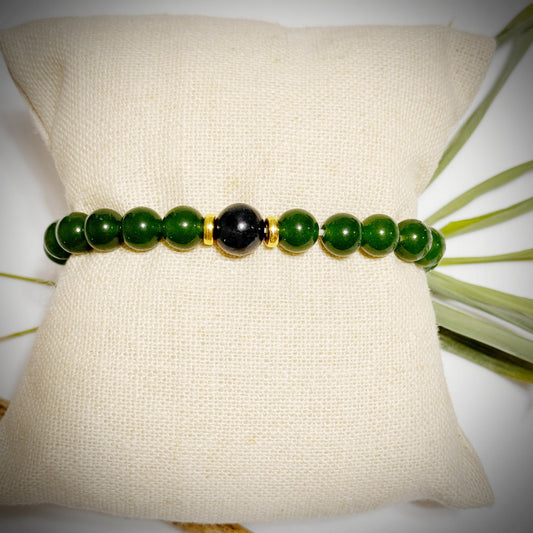 Jade stretch bracelet w/black pearl