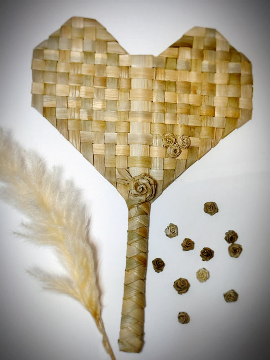 Lauhala haka Peʻahi with rosettes