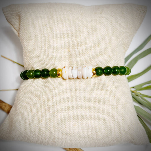 Jade stretch bracelet w/multi puka shell