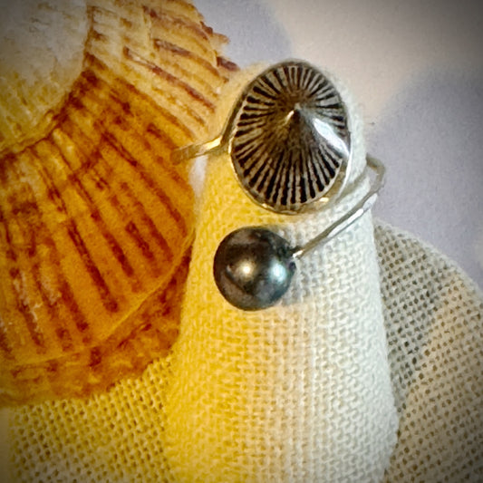 ‘Opihi with Tahitian pearl silver cuff adjustable shell ring