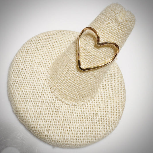 Gold pu’uwai hammered ring