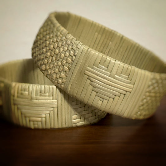 Lauhala mea i kāwili pū ʻia love woven bracelet -light