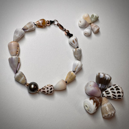 Master multiple mix Cone seashell with 1 Tahitian pearl full strand bracelet