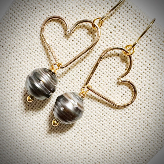 Tahitian pearl gold pu’uwai earring