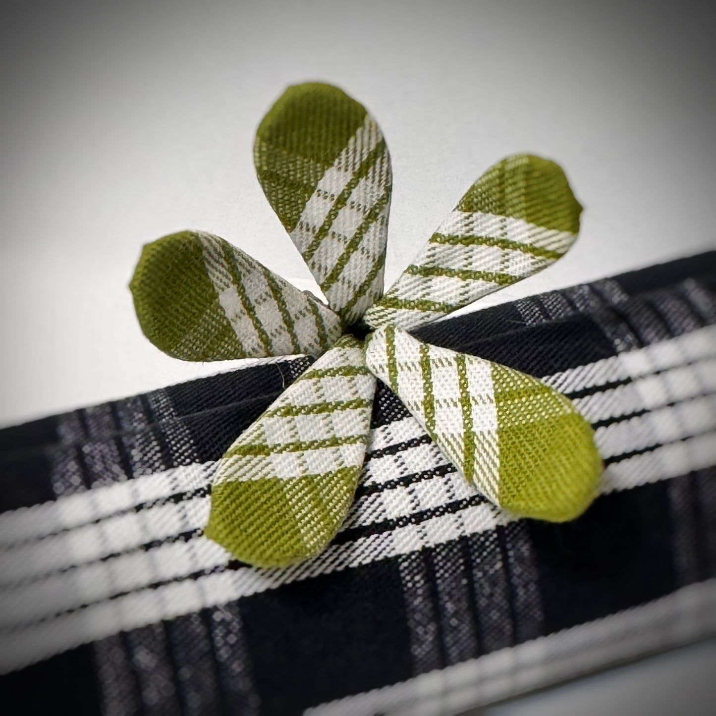 Sage Palaka hair pua pick