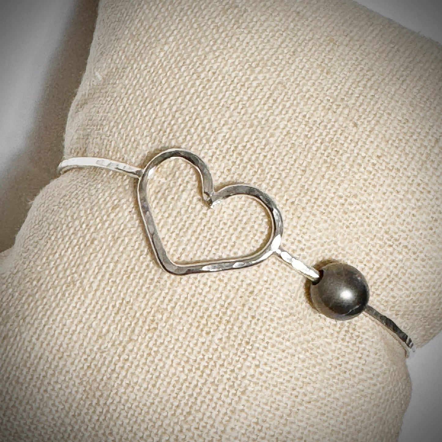 Tahitian pearl silver pu’uwai bangle