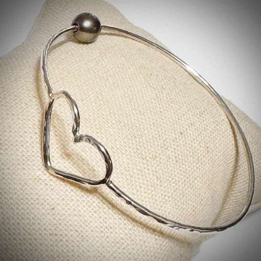 Tahitian pearl silver pu’uwai bangle