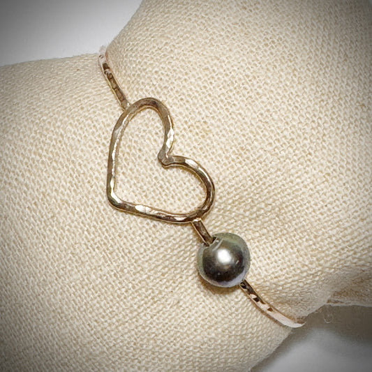 Tahitian pearl gold pu’uwai bangle