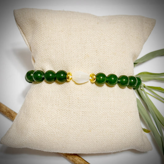 Jade stretch bracelet w/pikake