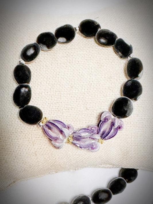 Maui mink seed & triple Pua Kalaunu (crown flower) stretch bracelet