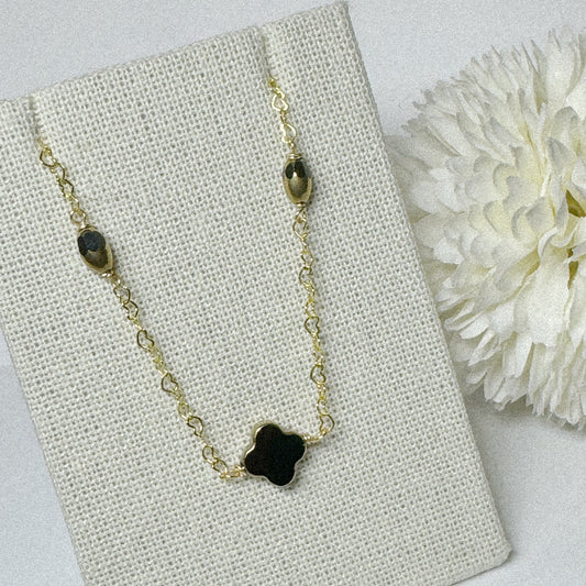 Fancy pua clover pendant on gold heart link chain 7 1/2” bracelet